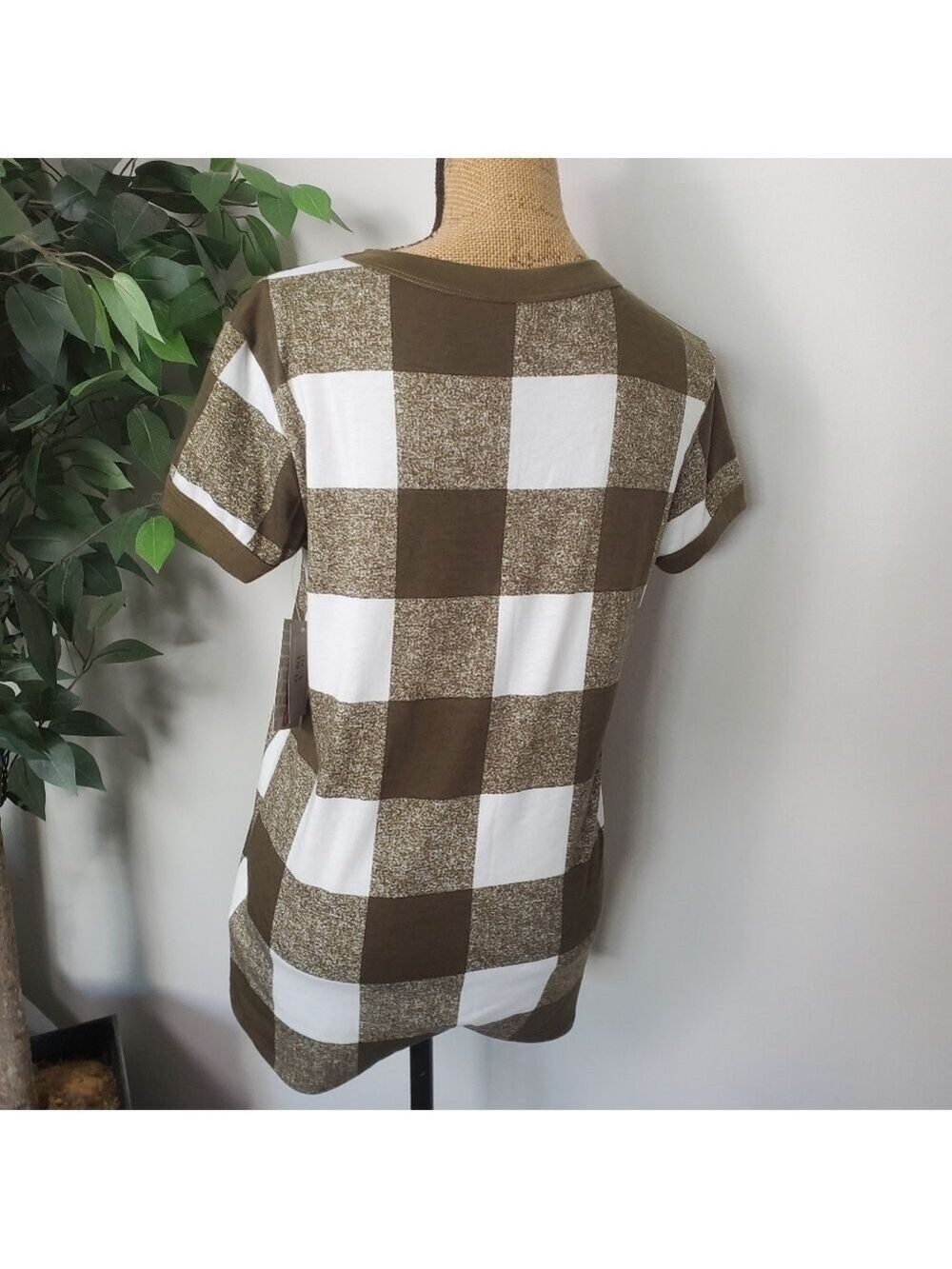 New Lularoe Liv Short Sleeve Shirt Olive Checkered Small - Picture 7 of 8
